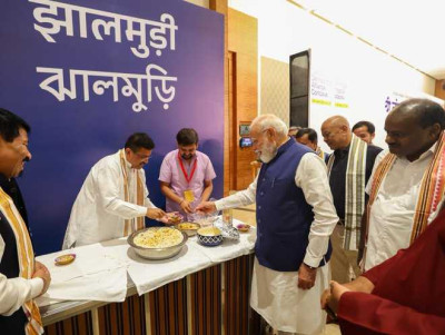 PM eats 'Jhal Muri' once again, this time served by CM Adhikari  As TMC rebel bloc set to join NDA