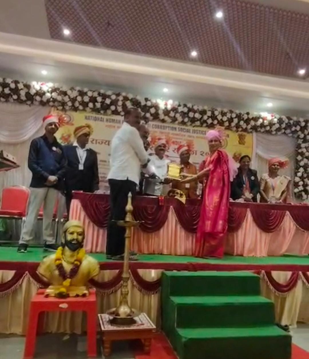 मुंबई–सावंतवाडी दरम्यान नवीन नियमित एक्स्प्रेस रेल्वे सेवेला मंजुरी; महाराष्ट्र आणि कोकणातील रेल्वे संपर्क होणार अधिक मजबूत