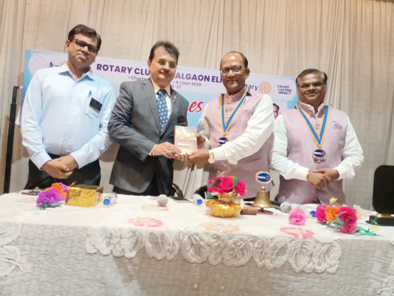 रोटरीच्या सेवाभावी कार्याचा उत्सव साजरा करा -रोटरी क्लब ऑफ जळगाव एलिटच्या कार्यक्रमात डी.जी. डॉ.राजेश पाटील यांचे मार्गदर्शन . 