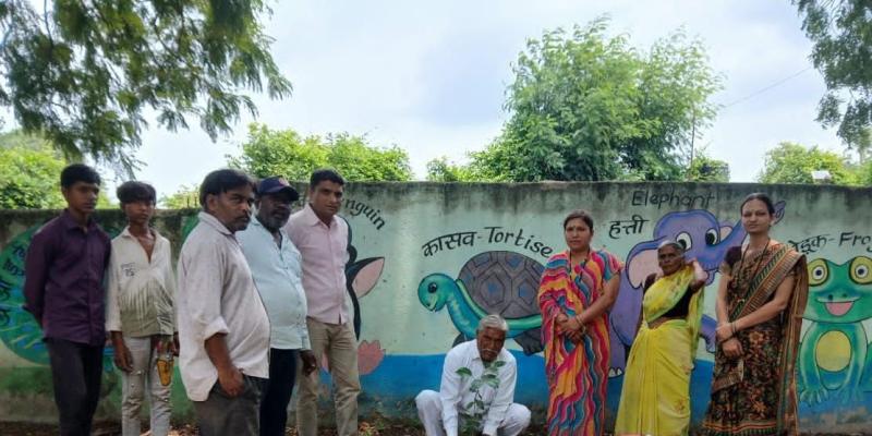 पिंपळगांव बुद्रुक जिल्हा परिषद प्राथमिक शाळा येथे ज्ञानदेव निना सरोदे यांच्या वतीने वृक्षारोपण !!