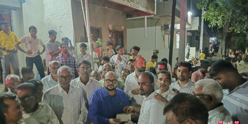 जळगाव चे पालकमंत्री यांची भोकर ला श्री च्या आरतीस उपस्थिती